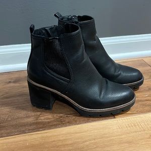 Naturalizer black boots size 6.5